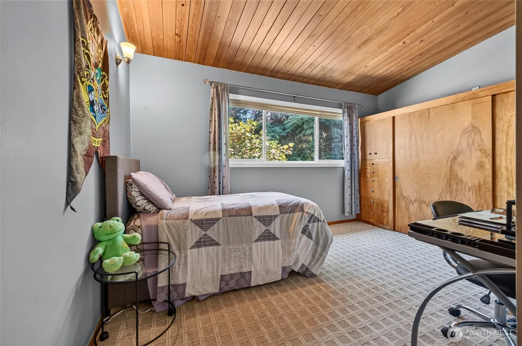 17438 6th Avenue SW Normandy Park WA 98166