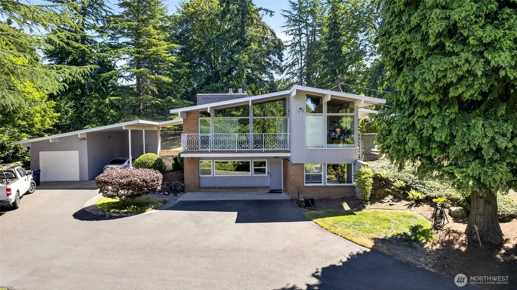 17438 6th Avenue SW Normandy Park WA 98166