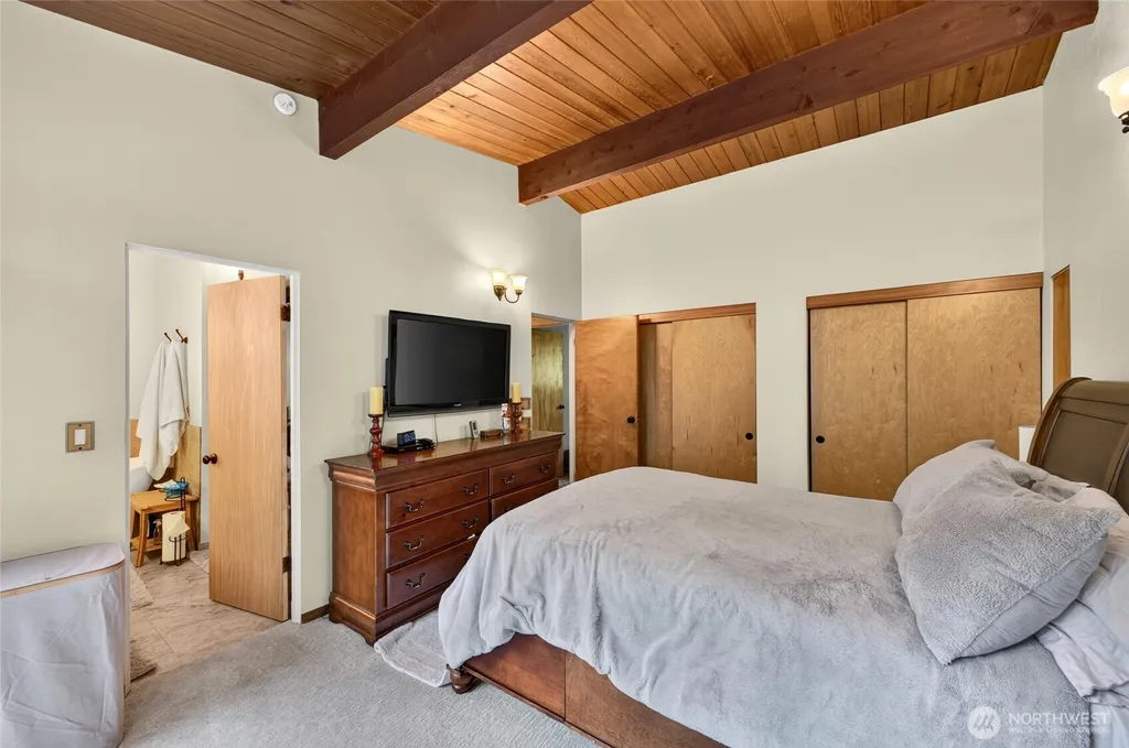 17438 6th Avenue SW Normandy Park WA 98166