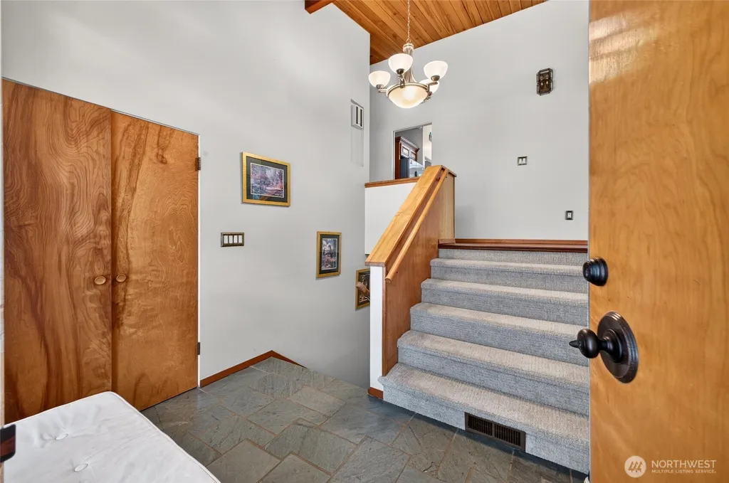 17438 6th Avenue SW Normandy Park WA 98166