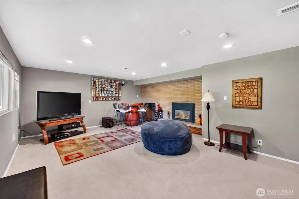 17438 6th Avenue SW Normandy Park WA 98166
