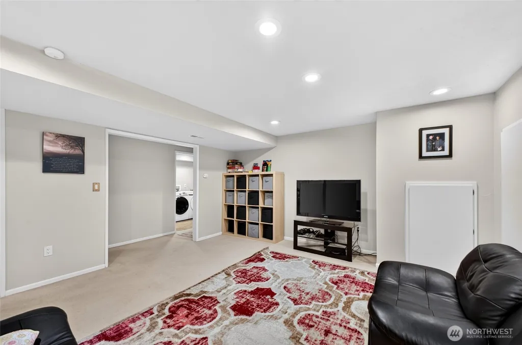 17438 6th Avenue SW Normandy Park WA 98166