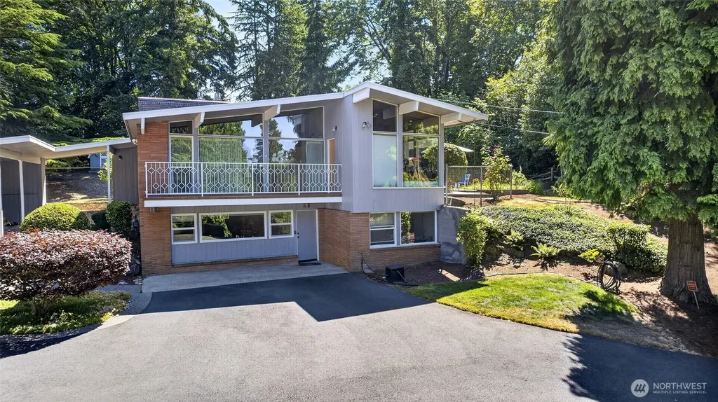 17438 6th Avenue SW Normandy Park WA 98166