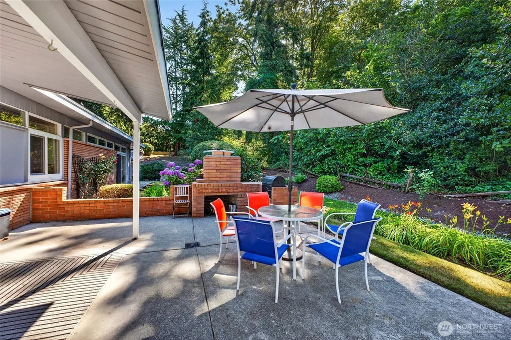 17438 6th Avenue SW Normandy Park WA 98166
