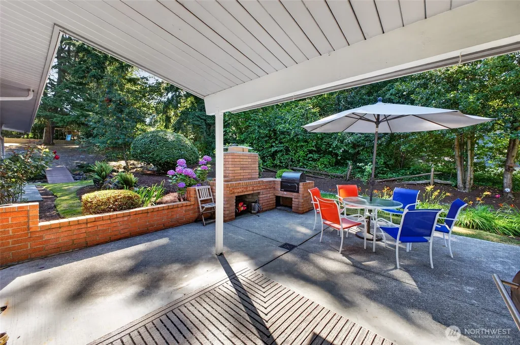 17438 6th Avenue SW Normandy Park WA 98166