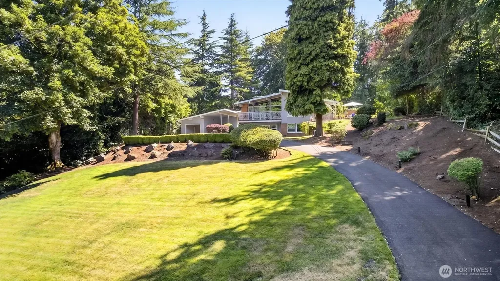 17438 6th Avenue SW Normandy Park WA 98166
