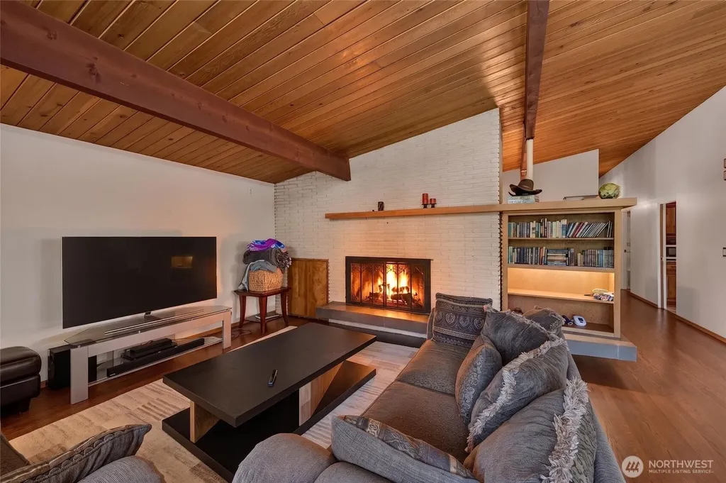 17438 6th Avenue SW Normandy Park WA 98166