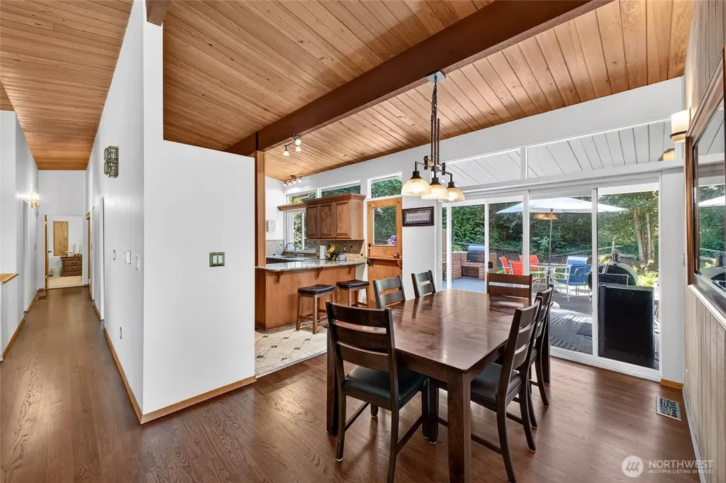 17438 6th Avenue SW Normandy Park WA 98166