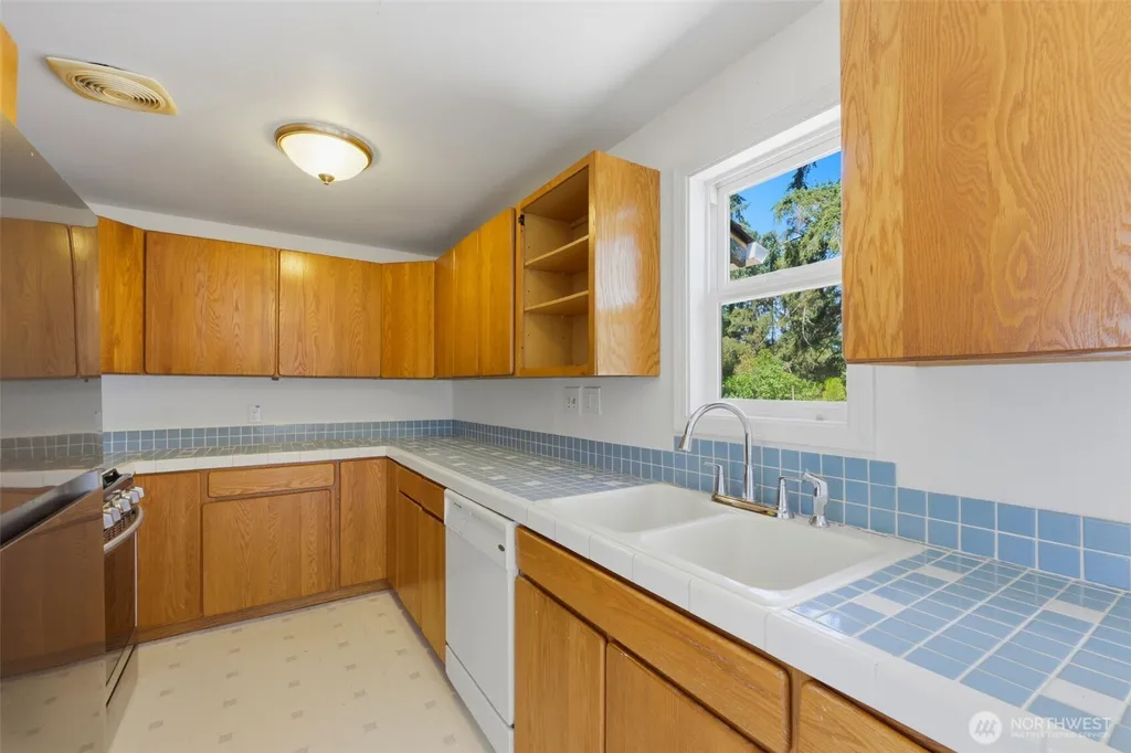 842 SW 305th Street Federal Way WA 98023