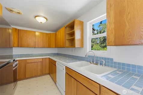 842 SW 305th Street Federal Way WA 98023