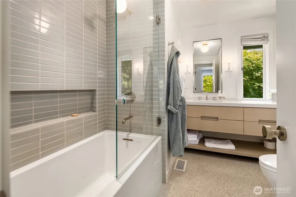 1514 Shenandoah Drive E Seattle WA 98112