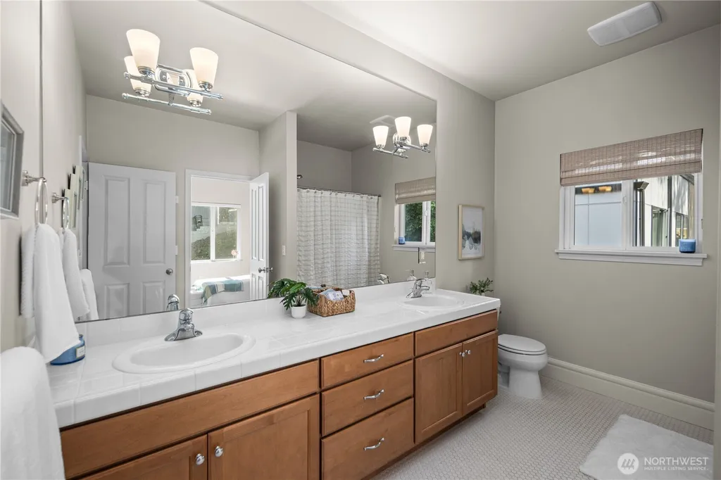 4047 Willams Avenue W Seattle WA 98199