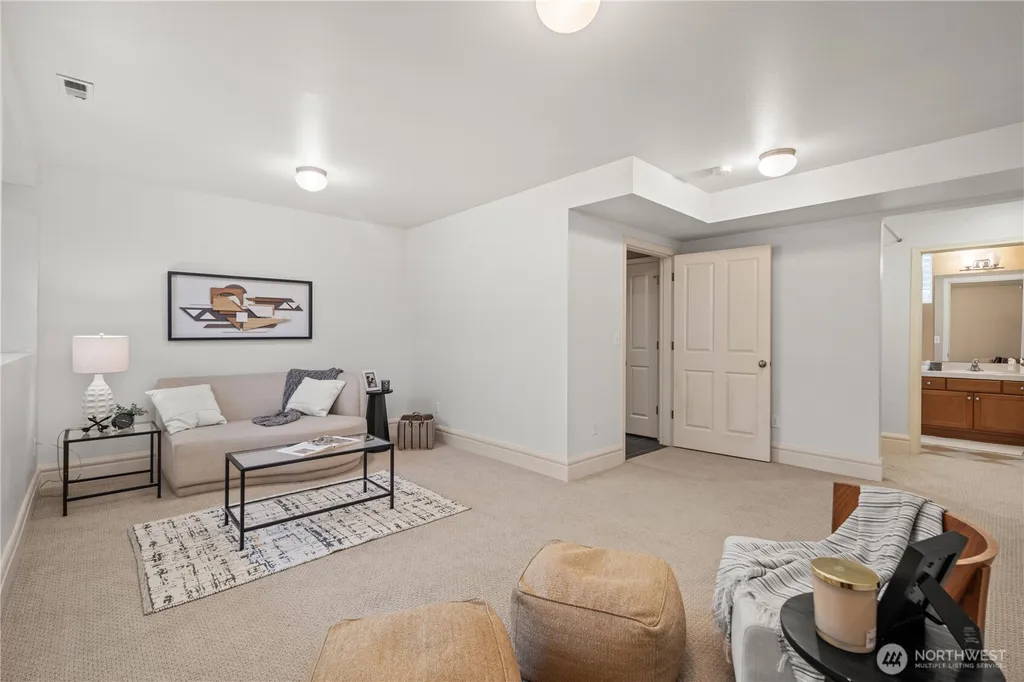 4047 Willams Avenue W Seattle WA 98199