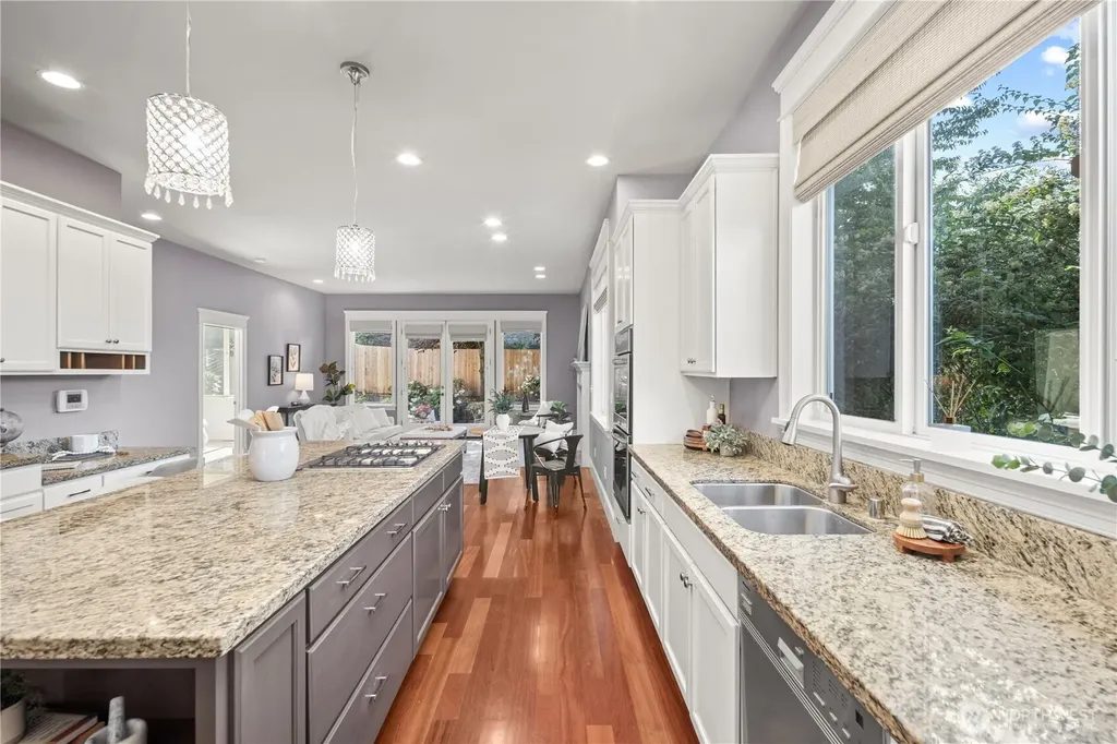4047 Willams Avenue W Seattle WA 98199