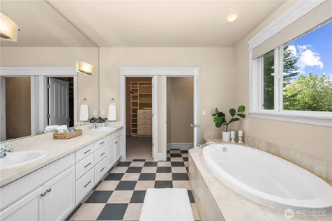 4047 Willams Avenue W Seattle WA 98199
