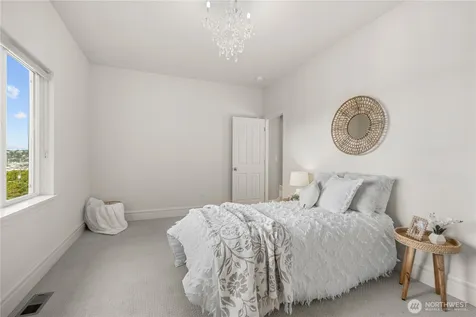 4047 Willams Avenue W Seattle WA 98199