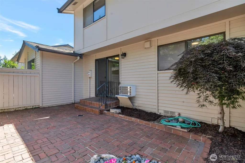 17050 Northup Way Bellevue WA 98008