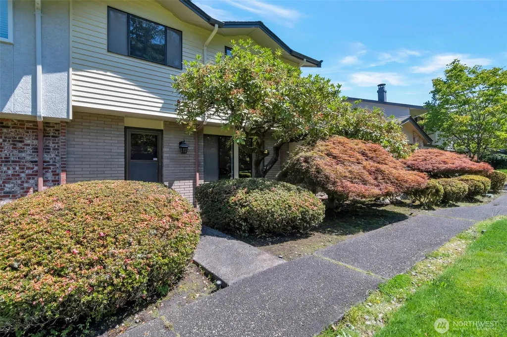 17050 Northup Way Bellevue WA 98008