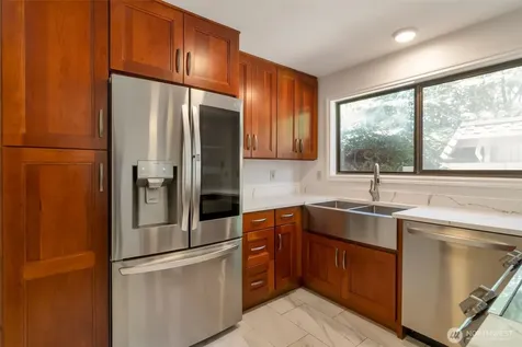 17050 Northup Way Bellevue WA 98008