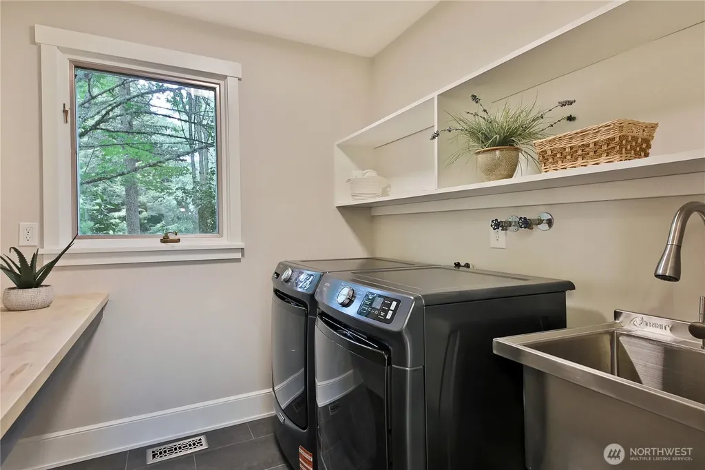 5697 Casper Court Langley WA 98260