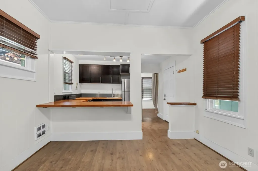 418 N 61st Street Seattle WA 98103