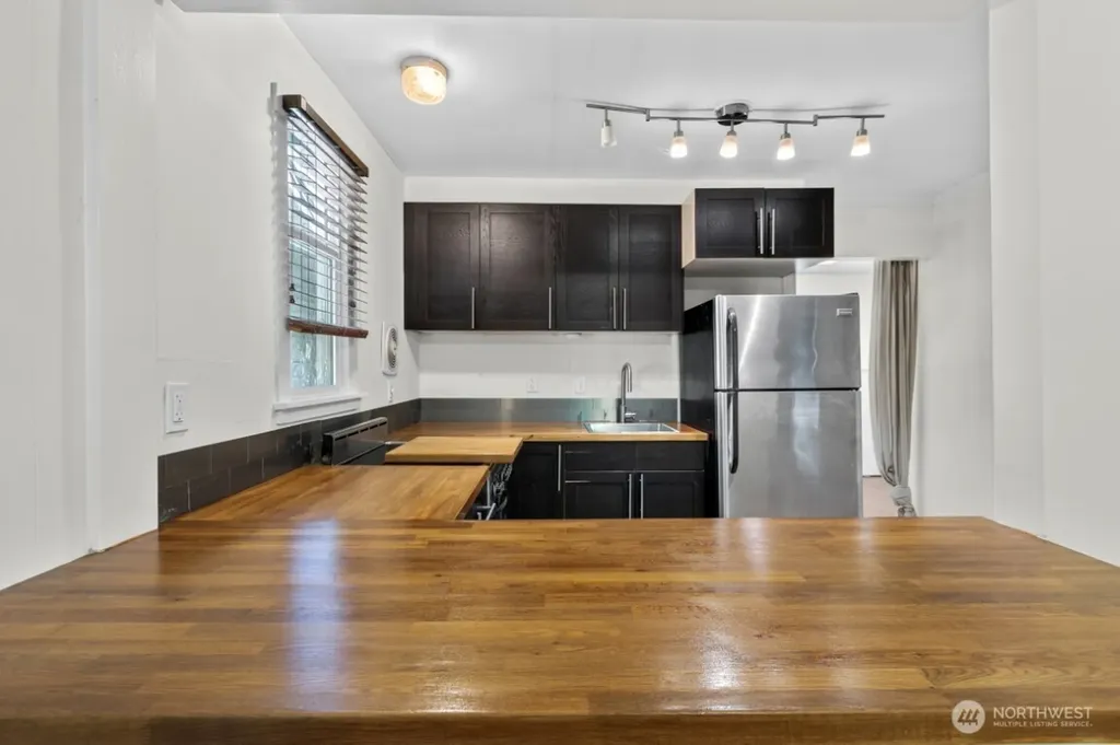 418 N 61st Street Seattle WA 98103