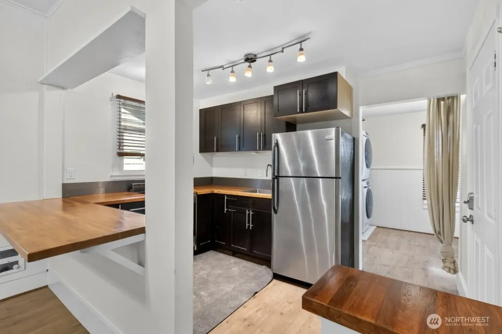 418 N 61st Street Seattle WA 98103