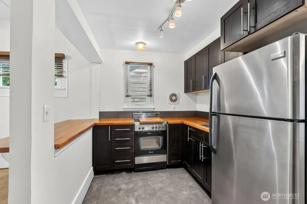 418 N 61st Street Seattle WA 98103