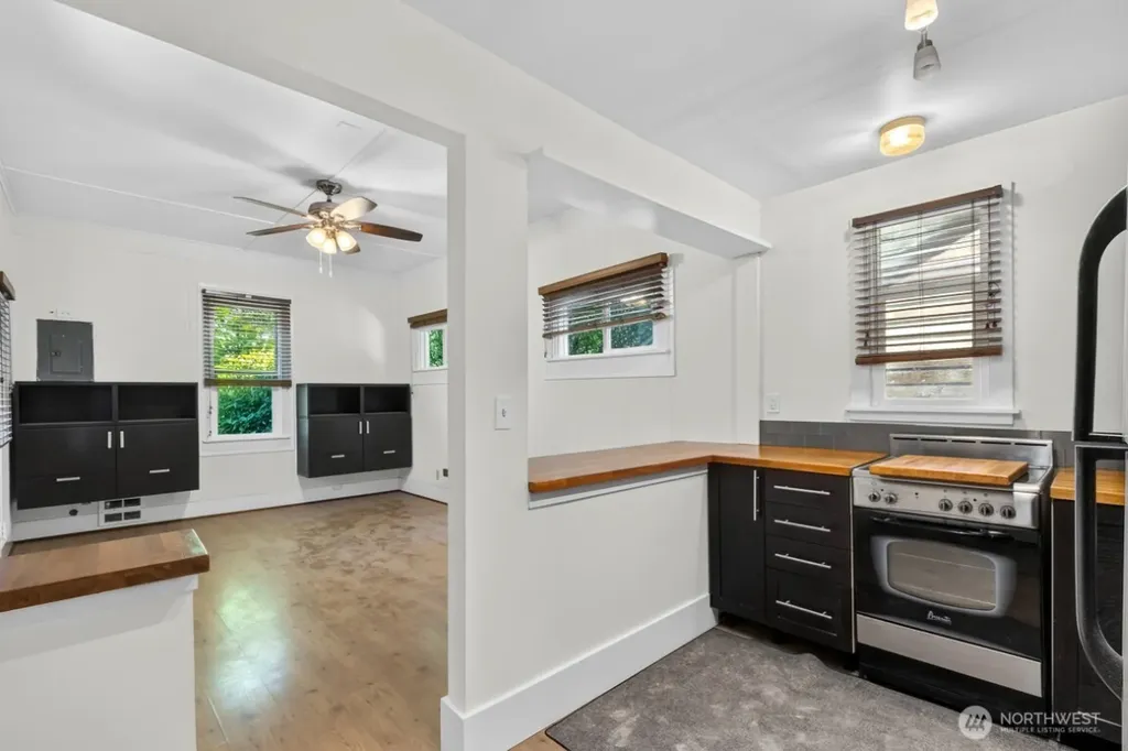 418 N 61st Street Seattle WA 98103