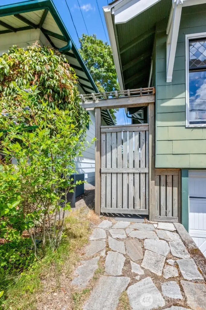 418 N 61st Street Seattle WA 98103