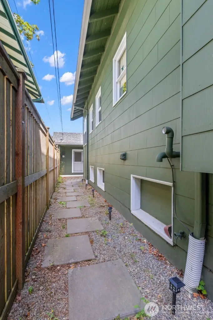 418 N 61st Street Seattle WA 98103