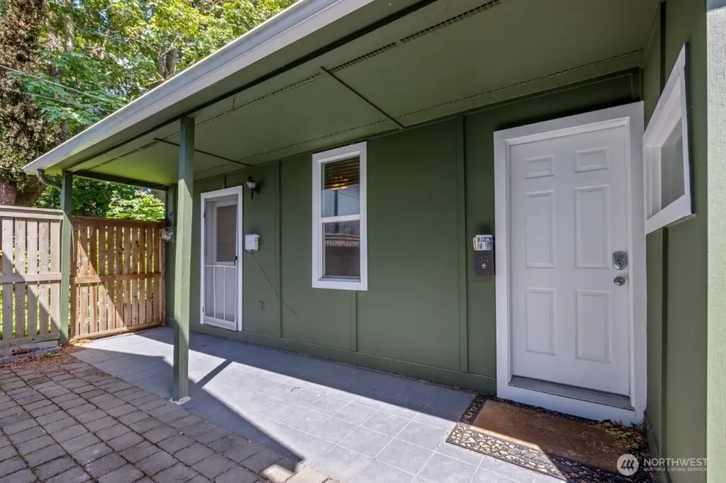 418 N 61st Street Seattle WA 98103