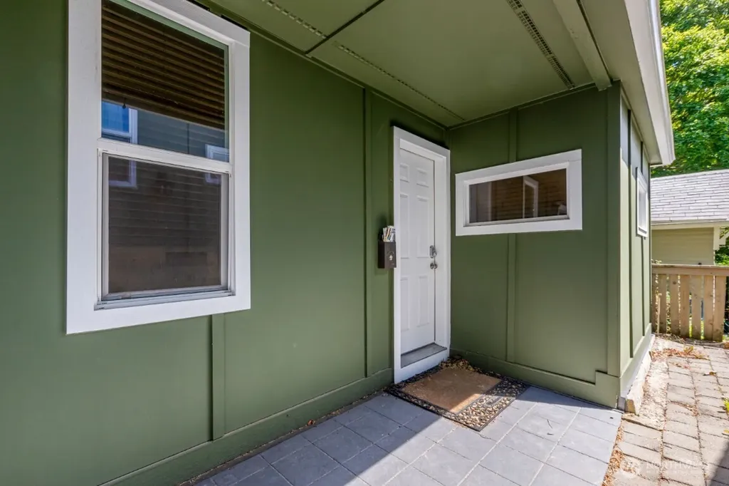 418 N 61st Street Seattle WA 98103