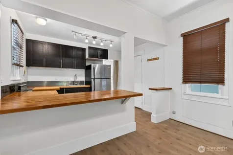 418 N 61st Street Seattle WA 98103