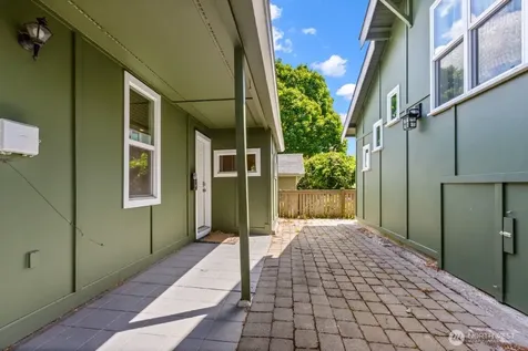 418 N 61st Street Seattle WA 98103