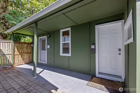 418 N 61st Street Seattle WA 98103