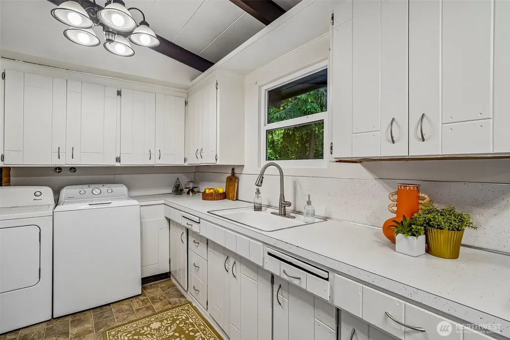 1208 NE Northgate Way Seattle WA 98125