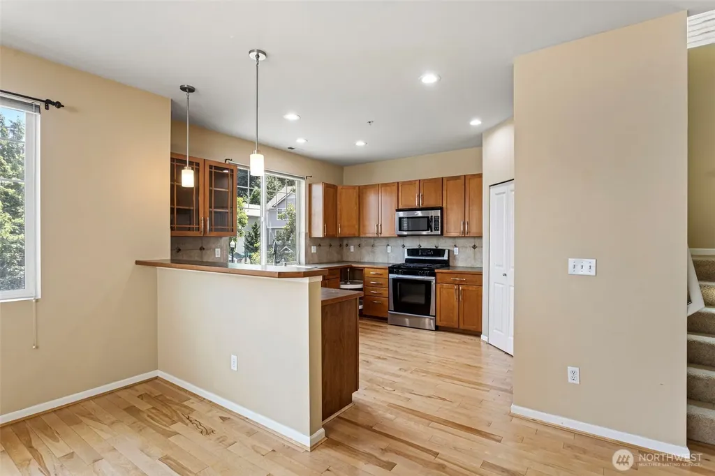 21251 S 40th Place Seatac WA 98198