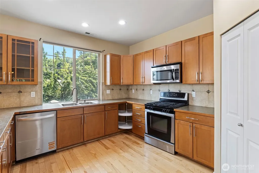 21251 S 40th Place Seatac WA 98198