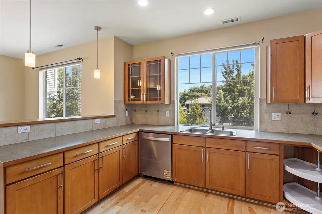 21251 S 40th Place Seatac WA 98198