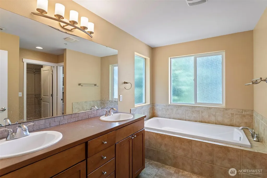 21251 S 40th Place Seatac WA 98198