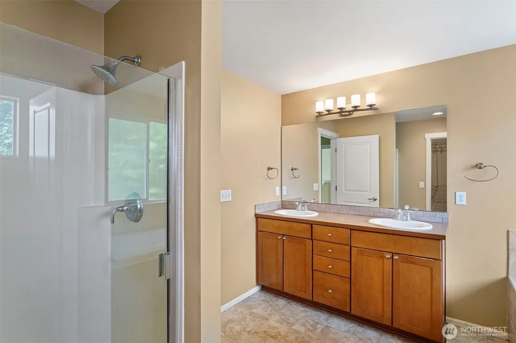 21251 S 40th Place Seatac WA 98198