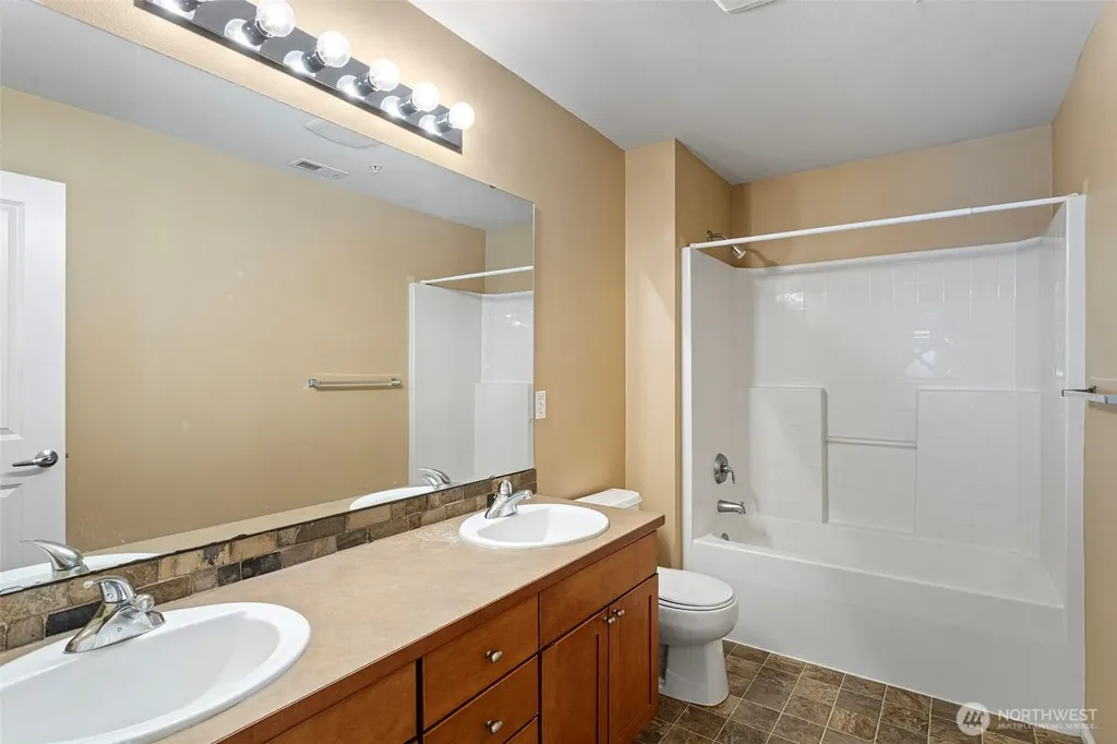 21251 S 40th Place Seatac WA 98198
