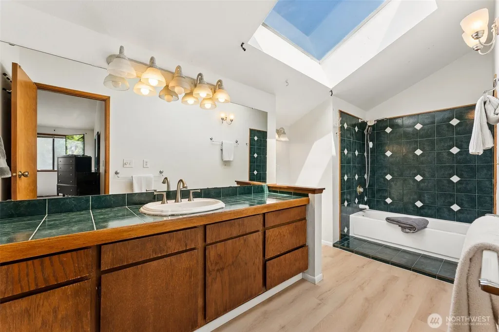 2407 SE 8th Place Renton WA 98055