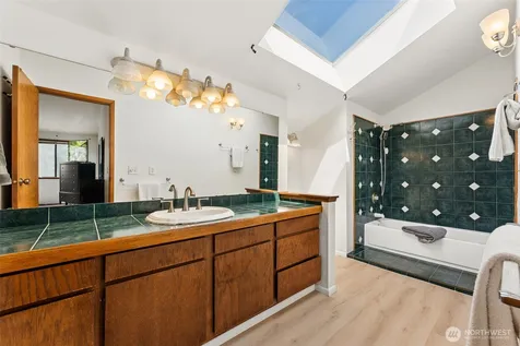 2407 SE 8th Place Renton WA 98055