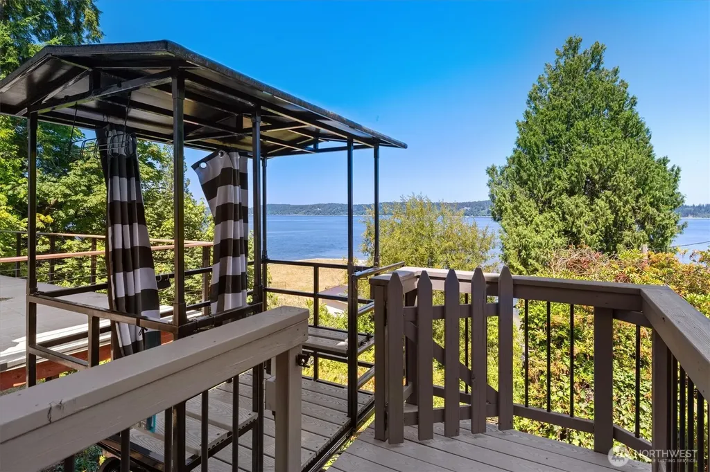 9946 Johnson Point Road NE Olympia WA 98516