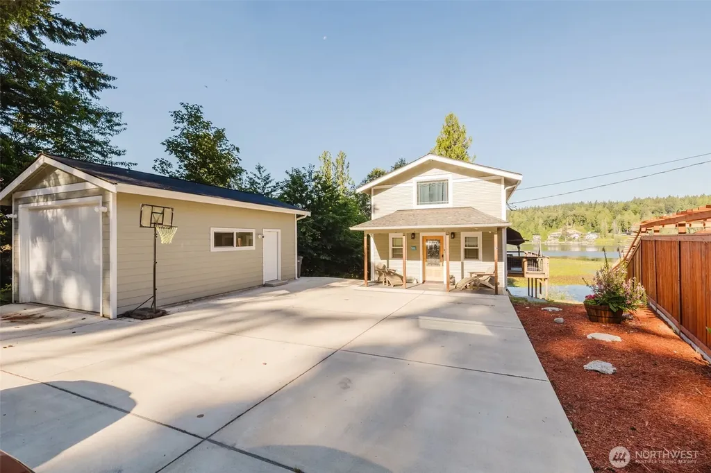 8022 Long Lake Road SE Port Orchard WA 98367