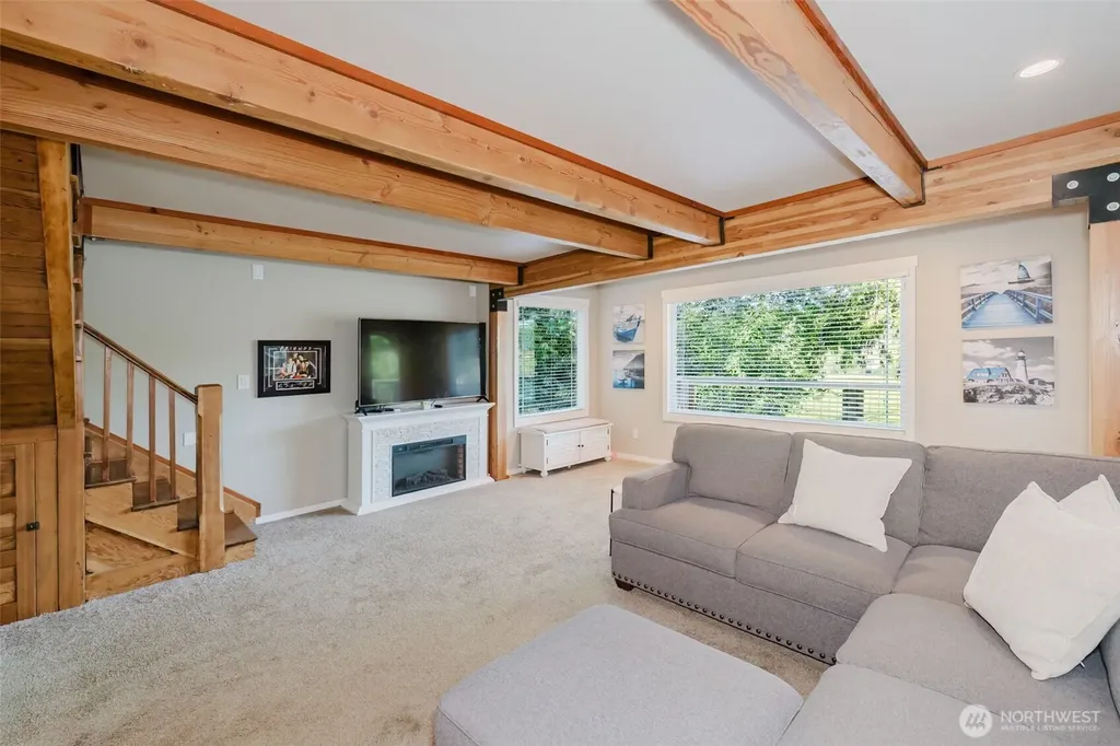8022 Long Lake Road SE Port Orchard WA 98367