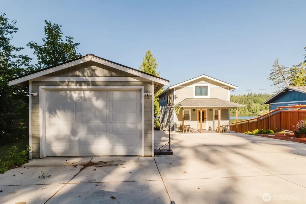 8022 Long Lake Road SE Port Orchard WA 98367