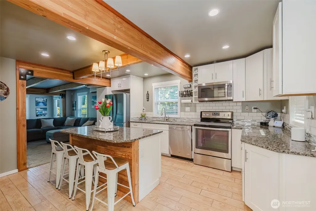 8022 Long Lake Road SE Port Orchard WA 98367